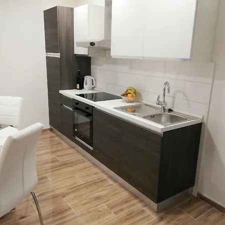 Mtv - Private Parking, Fast Wi-fi & Steps To The Daire