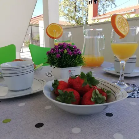 Daire Mtv - Private Parking, Fast Wi-fi & Steps To The *