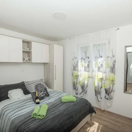 Mtv - Private Parking, Fast Wi-fi & Steps To The *