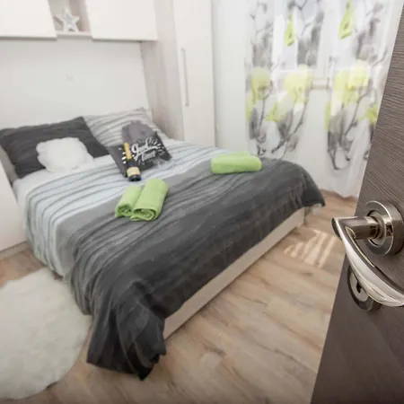 Apartment Mtv With Privatne Parking Zadar