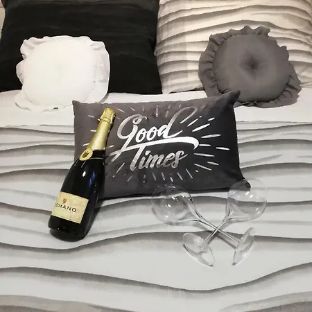 Lejlighed Mtv - Private Parking, Fast Wi-fi & Steps To The *