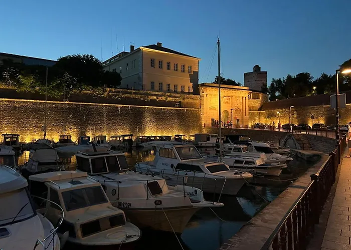 Mtv - Private Parking, Fast Wi-fi & Steps To The Διαμέρισμα Ζαντάρ