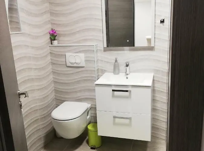 Mtv - Private Parking, Fast Wi-fi & Steps To The Ζαντάρ